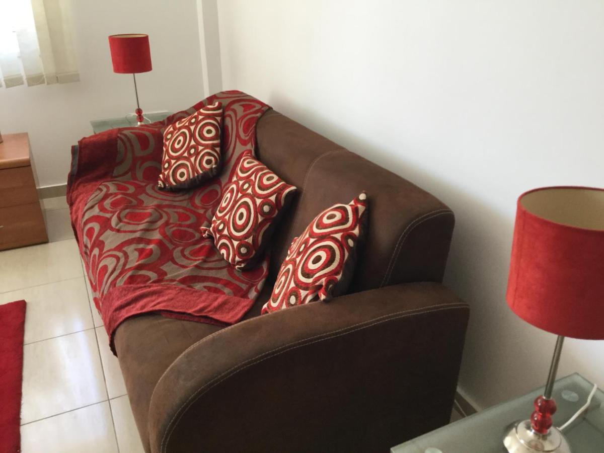 Poolside 2 Bedroom Apt, Paphos Riviera, Universal Area Екстериор снимка