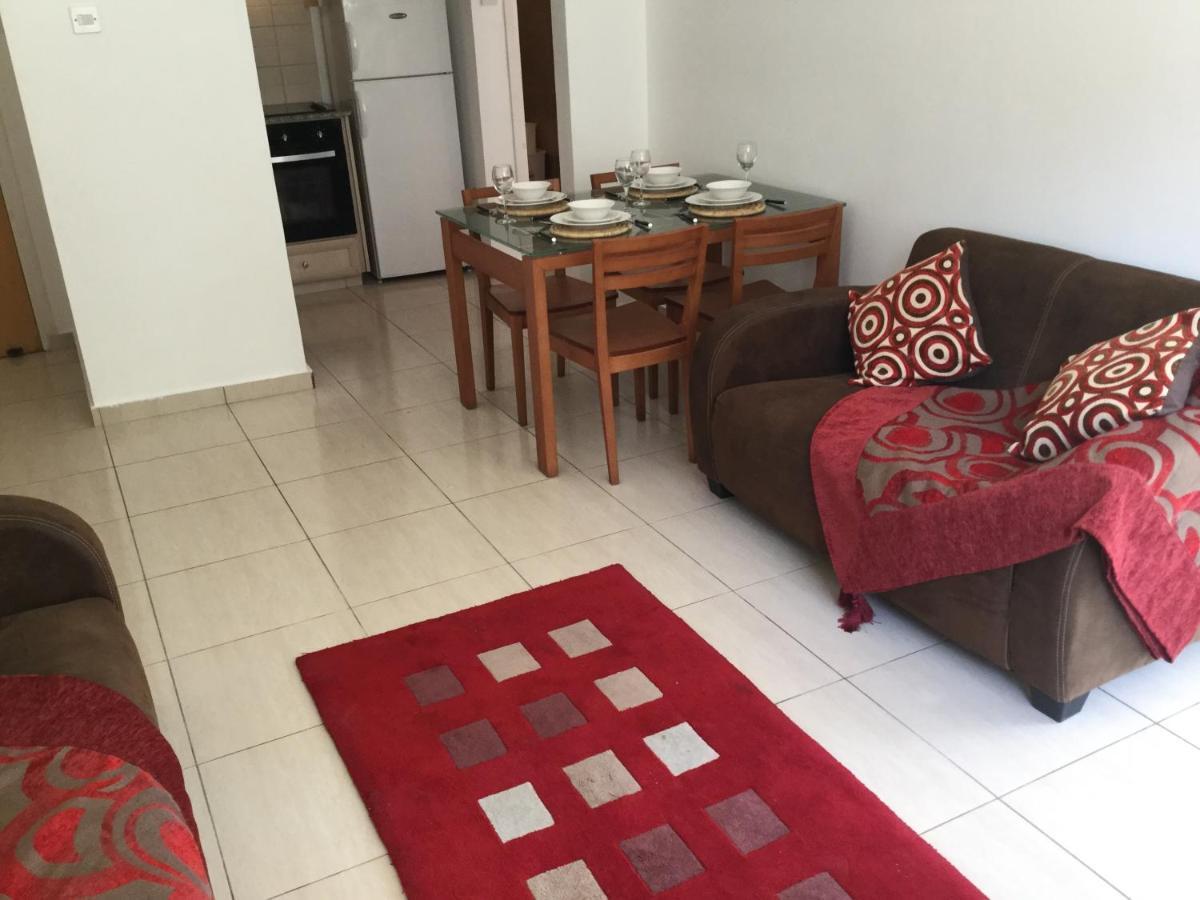 Poolside 2 Bedroom Apt, Paphos Riviera, Universal Area Екстериор снимка